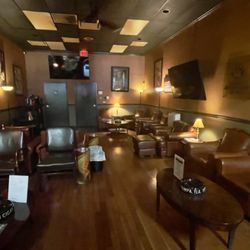 Davidus Cigars - Smoking lounge