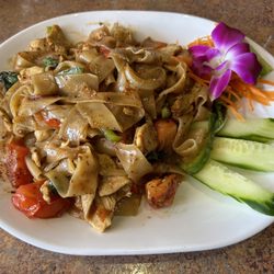 The Sand Trap Sports Bar & Grill - Drunken Noodle with pork