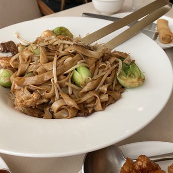 Panda Inn - Combination chow fun - Chinese Near Me - Glendale, California Panda Inn - Combination chow fun - Chinese Near Me - Glendale, California