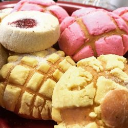 Romina's Bakery - Conchitas and cookies!