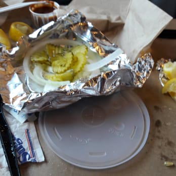 Texas Pride Barbecue - Pickles & onions a beverage top (no paper plates available) - Barbeque Near Me - Adkins, Texas