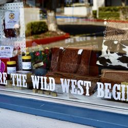 Gus's Fresh Jerky - San Clemente - Store window