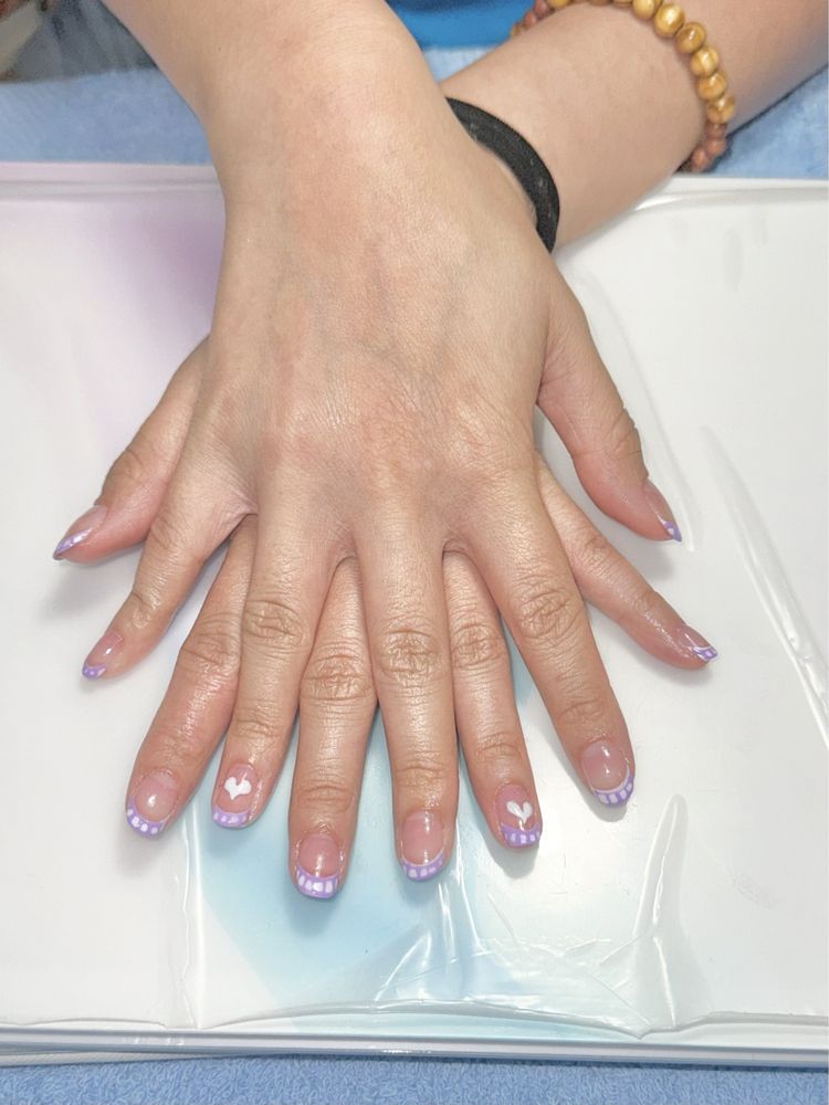 V Nails and Spa