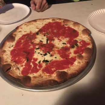 Lee's Tavern - Fresh mozzarella and basil with fresh garlic - Pizza Near Me - Staten Island, New York Lee's Tavern - Fresh mozzarella and basil with fresh garlic - Pizza Near Me - Staten Island, New York