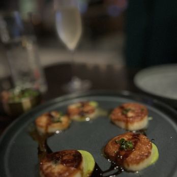 Gordon Ramsay Hell's Kitchen - Pan Seared Scallops - New American Near Me - Miami, Florida Gordon Ramsay Hell's Kitchen - Pan Seared Scallops - New American Near Me - Miami, Florida