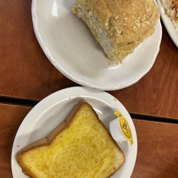 Bobbie's Southern Kitchen - One Biscuit One slice Texas Toast - American Near Me - San Antonio, Texas