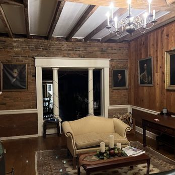 Wayside Inn  - I wonder the conversations that occurred here. - Hotels Near Me - Middletown, Virginia