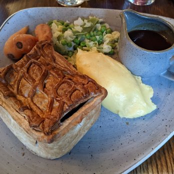 Deacon Brodies Tavern - Steak and Ale pie - Pubs Near Me - Edinburgh, EDH