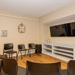 STR Behavioral Health Silver Pines: Interior photo of our group therapy room at our addiction and mental health treatment cen...
