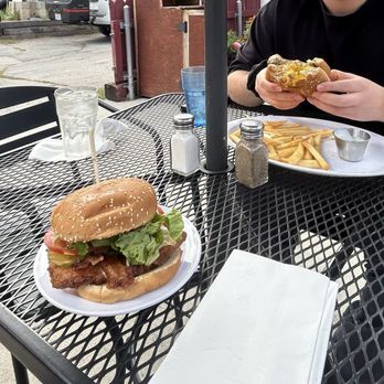 Broadway Cafe - Burgers Near Me - Big Bear City, California