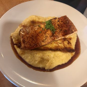 Red Fish Grill - Grilled salmon special with Gouda grits (amazing) - Seafood Near Me - Morehead City, North Carolina Red Fish Grill - Grilled salmon special with Gouda grits (amazing) - Seafood Near Me - Morehead City, North Carolina