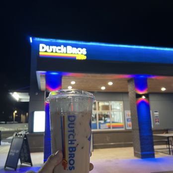 Dutch Bros Coffee - Strawberry Horchata Chai Latte Ingredients: Chai, Strawberry, Caramel, White Chocolate, Cinnamon & 2% Milk w/ Soft Top & Cinnamon Sprinks - Coffee & Tea Near Me - Urbana, Illinois Dutch Bros Coffee - Strawberry Horchata Chai Latte Ingredients: Chai, Strawberry, Caramel, White Chocolate, Cinnamon & 2% Milk w/ Soft Top & Cinnamon Sprinks - Coffee & Tea Near Me - Urbana, Illinois