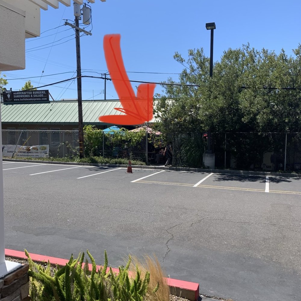 BullsHead Express - Secret entrance in the back of the Hampton Inn through the fence. Easy walk also if your staying at The Marriott - Burgers Near Me - Burlingame, California