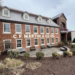 Martin Guitar - Exterior