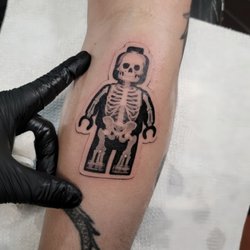 IFA2 Tattoo Studio - Small Lego man done by frank