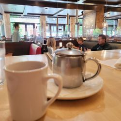 Frankie's Modern Diner - Starting the day with a spot of tea