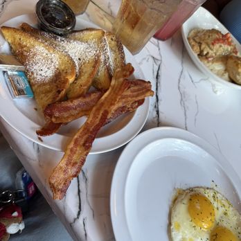 T's Brunch Bar - French Toast Platter - Breakfast & Brunch Near Me - Atlanta, Georgia T's Brunch Bar - French Toast Platter - Breakfast & Brunch Near Me - Atlanta, Georgia