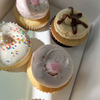 Georgetown Cupcake - Bakeries Near Me - Bethesda, Maryland