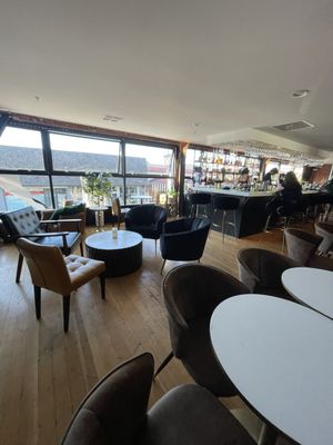 Bentley's Cocktail Bar & Lounge by null