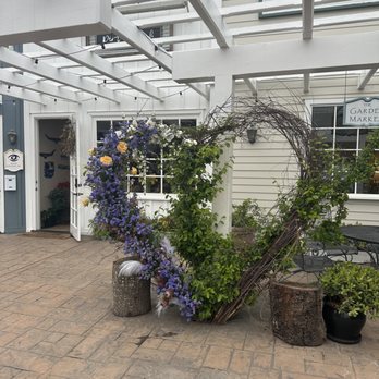 Dirt Botanicals - Florists Near Me - Carpinteria, California
