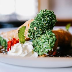 Carmine's Rosemont - Cannoli