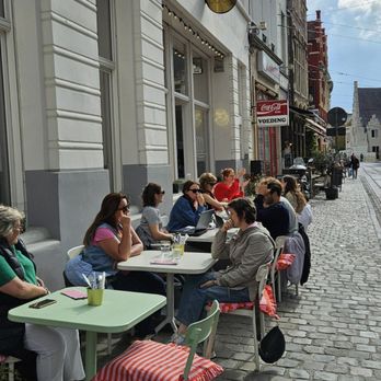 BOON - The exterior with outside seating - Salad Near Me - Gent, VOV