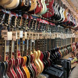 Music Shoppe - Great guitar collection!