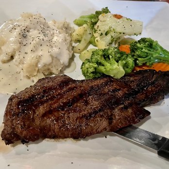 Mr Zeke's Restaurant - Ribeye 8oz was cooked perfect with veggies and mashed potatoes - Burgers Near Me - Lakeside, Arizona