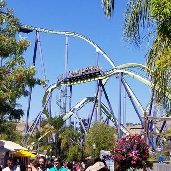 Six Flags Discovery Kingdom - Riders stuck on the Medusa - Amusement Parks Near Me - Vallejo, California