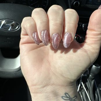 SoQ Nails - Cat eye with side glitter - Waxing Near Me - Northridge, California SoQ Nails - Cat eye with side glitter - Waxing Near Me - Northridge, California