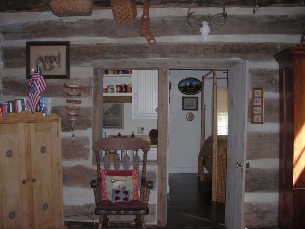 TOWN CREEK LOG CABIN 217 W Mistletoe, Fredericksburg, Texas Hotels