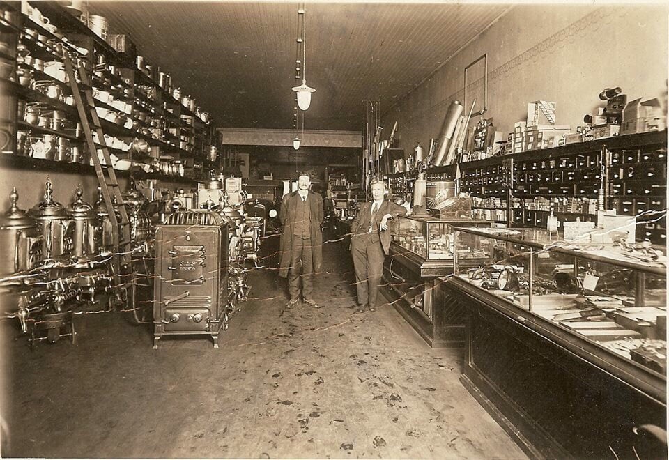 BRIGGS HARDWAREGENEVA VARIETY 340 E Line St, Geneva, Indiana