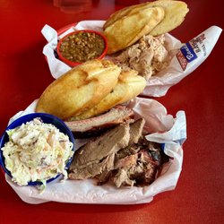 Bandanas BBQ - Mount Vernon - Brisket, pulled pork, rib, pulled chicken. Coleslaw, beans & garlic bread