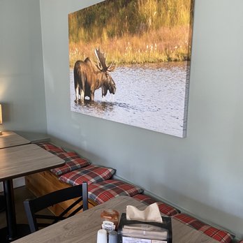 Dave’s Maine Cafe - a moose and a cow in the water - Beer Gardens Near Me - Kittery, Maine Dave’s Maine Cafe - a moose and a cow in the water - Beer Gardens Near Me - Kittery, Maine