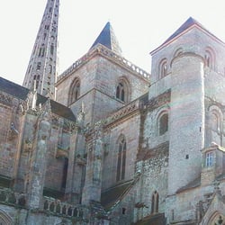 Cathédrale Saint-Tugdual de Tréguier - Les différentes architectures romanes et gothiques.