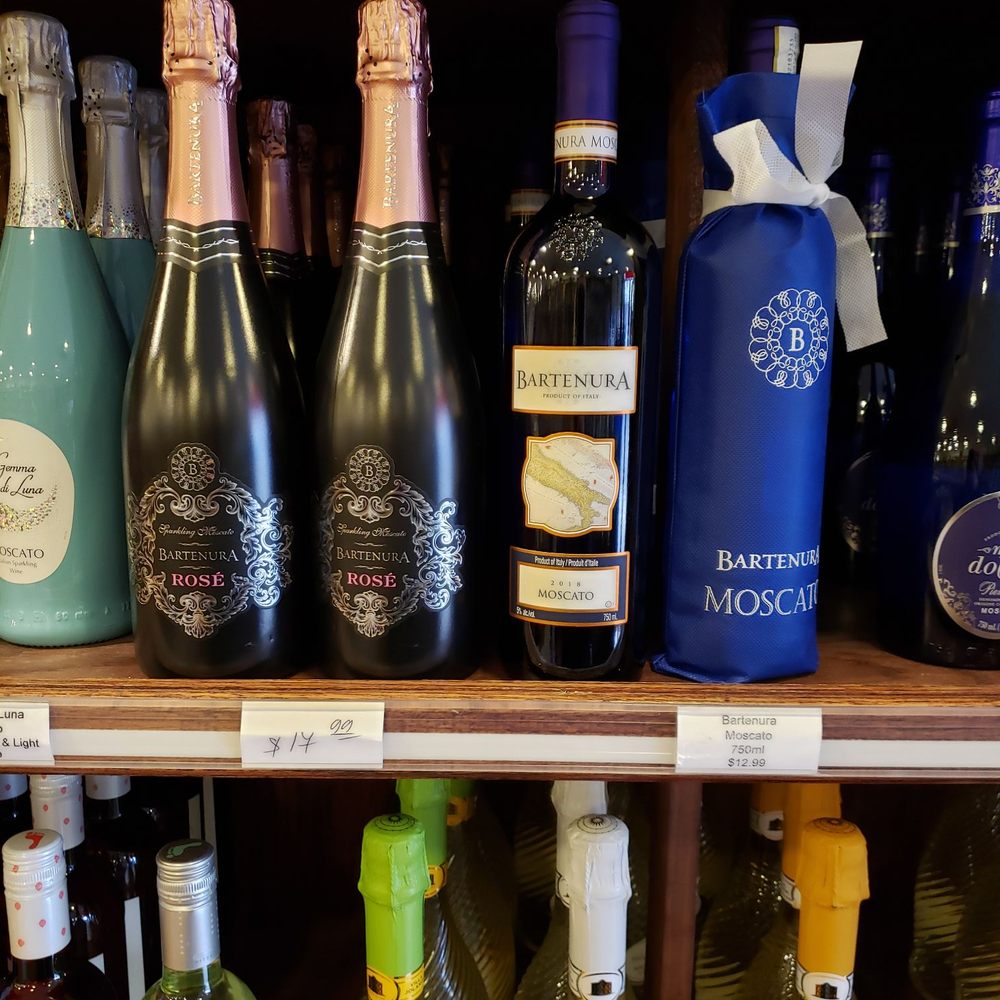Smithtown Wines & Spirits - bottles of wine on a shelf - Beer, Wine & Spirits Near Me - Smithtown, New York Smithtown Wines & Spirits - bottles of wine on a shelf - Beer, Wine & Spirits Near Me - Smithtown, New York