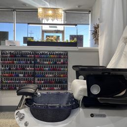 Elevated Massage Pedi Spa Chair and Station