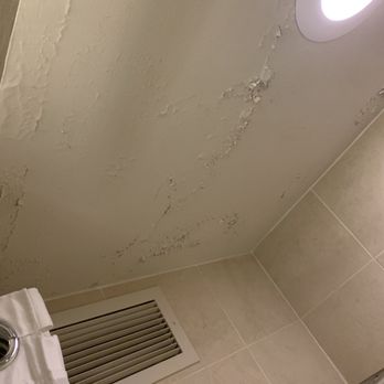 DoubleTree by Hilton Hotel Chicago - Oak Brook - Paint peeling - Hotels Near Me - Oak Brook, Illinois