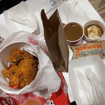 Jollibee - 6pc combo: Mashed Potato, 2 biscuits. Peach Mango Pie - Fast Food Near Me - New York, New York Jollibee - 6pc combo: Mashed Potato, 2 biscuits. Peach Mango Pie - Fast Food Near Me - New York, New York