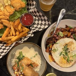 New Iberia Kitchen - Chicken flautas (9/10), catfish po' boy (9/10) & huevos rhoteauxs (7/10); with a few ciders & beers