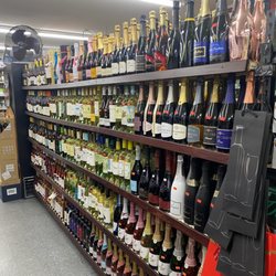 Murray Lake Liquor - Wine and champagne
