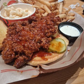 Chili's - Honey Chipotle Big Chicken sandwich - American Near Me - Secaucus, New Jersey Chili's - Honey Chipotle Big Chicken sandwich - American Near Me - Secaucus, New Jersey