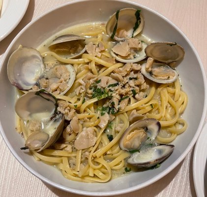 Tides Oyster Bar by null
