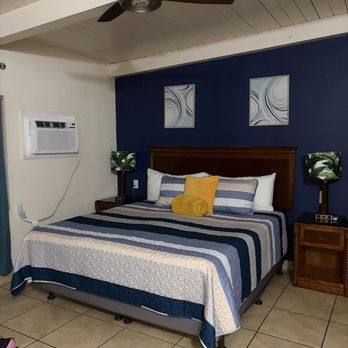 Sequoia Village - king size bed - Hotels Near Me - Three Rivers, California Sequoia Village - king size bed - Hotels Near Me - Three Rivers, California