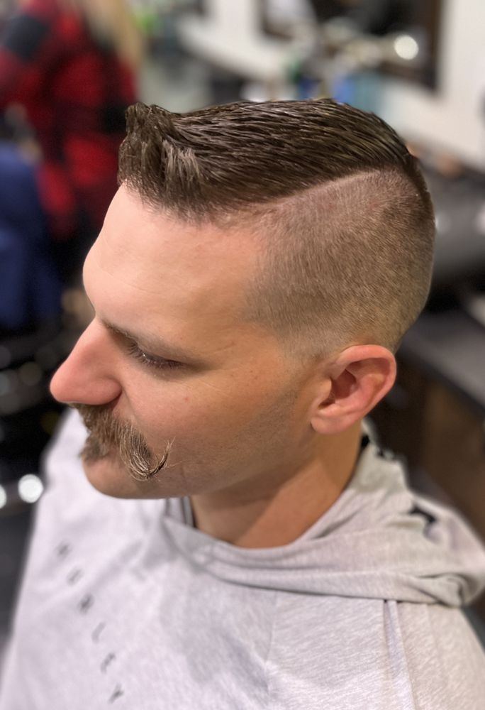 Angelone’s Haircuts & Shaves Logo