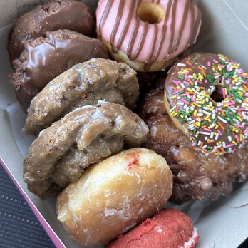 Doughnut Hut - Donuts Near Me - Burbank, California Doughnut Hut - Donuts Near Me - Burbank, California