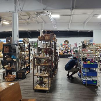 Mostly Mutts Market - Knick knacks - Thrift Stores Near Me - Acworth, Georgia
