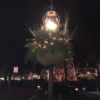 Palmer Square - Xmas decorations - Newspapers & Magazines Near Me - Princeton, New Jersey