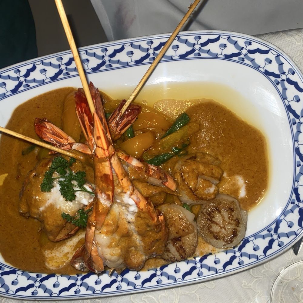 Prawn and scallops over Panang curry Prawn and scallops over Panang curry