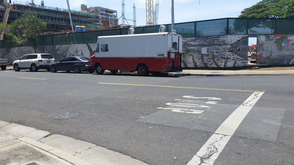The Lunchwagon on Auahi Logo